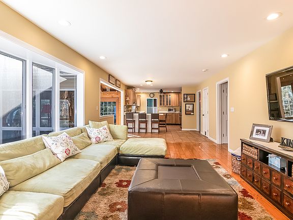 22 Williamsburg Circle