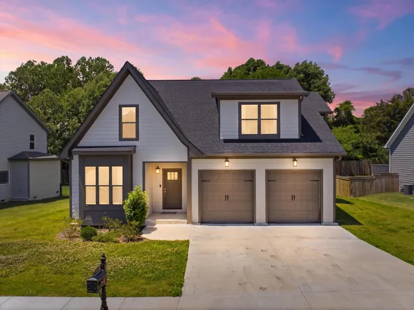8906 Silver Maple Dr, Ooltewah, TN 37363