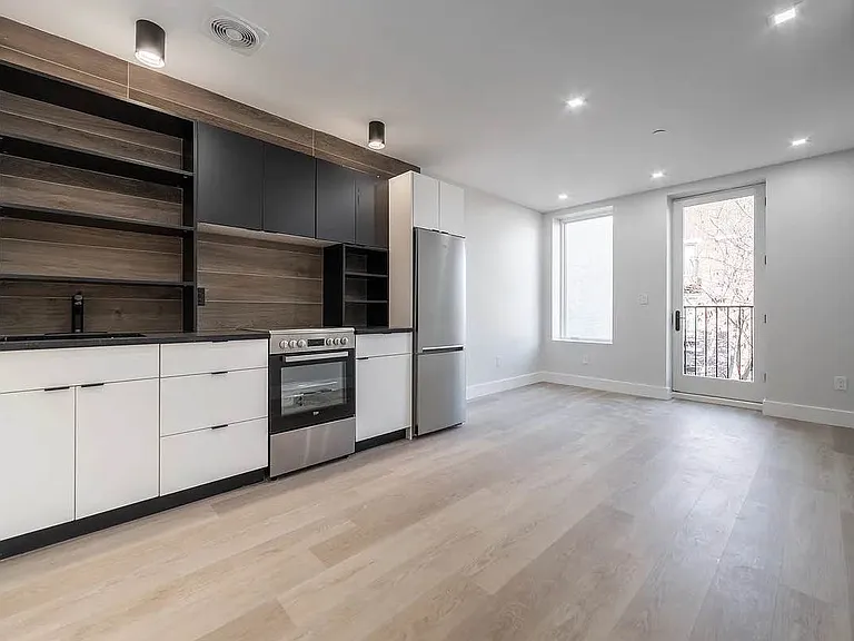 727 Dekalb Ave #4C — Photo 1
