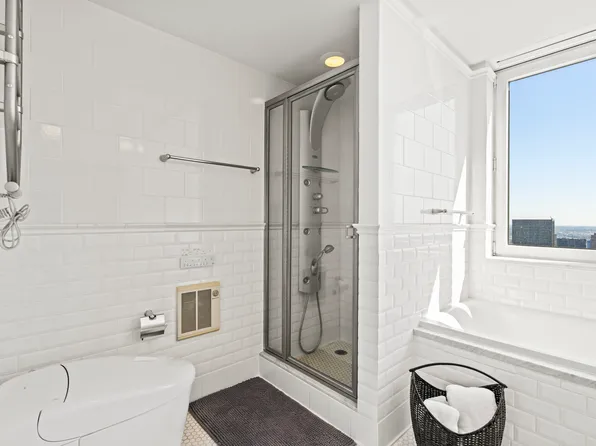 425 5th Avenue image 8 of 18