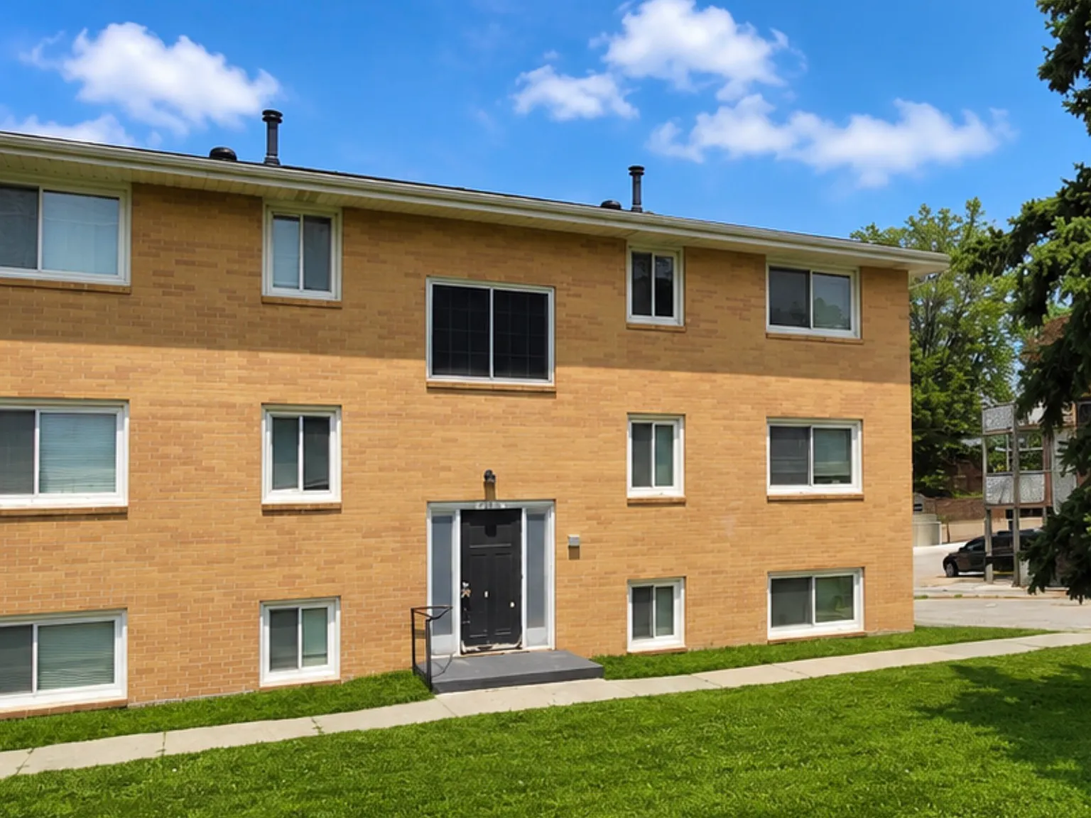 Harrison Place Apartments — Photo 2