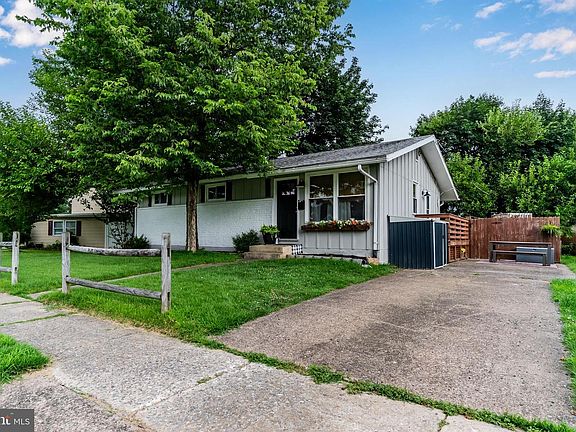 3rd image of 4903 Charles Rd