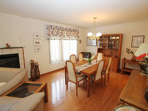 2nd image of 1502 Canterbury Ct