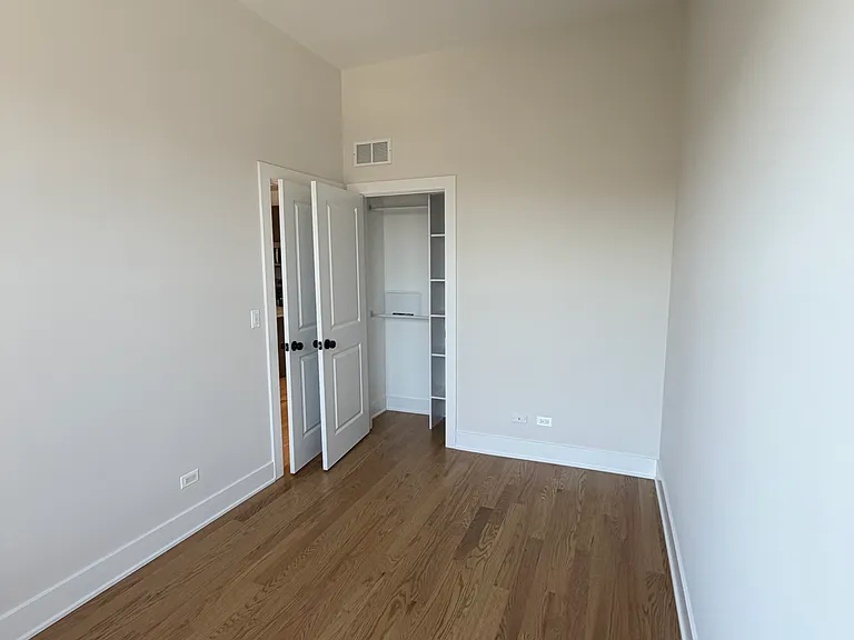 3354 N Sheffield Ave — Photo 12