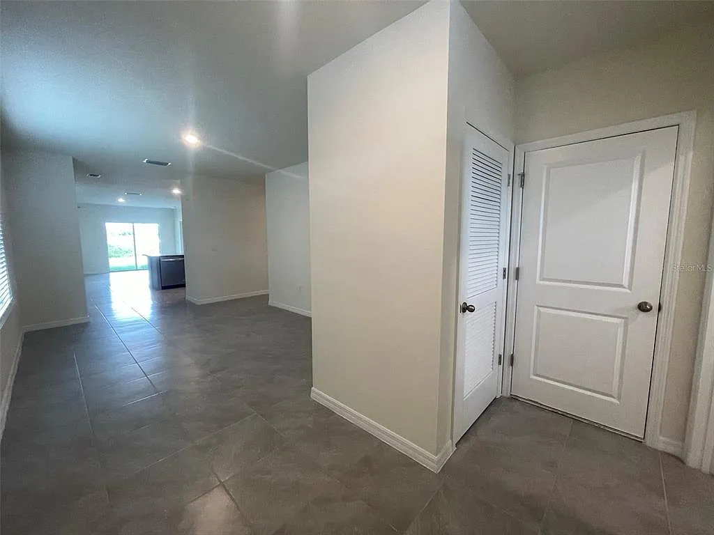 3 bed, 2.0 bath, 1504 sqft, $2,300 — Photo 4