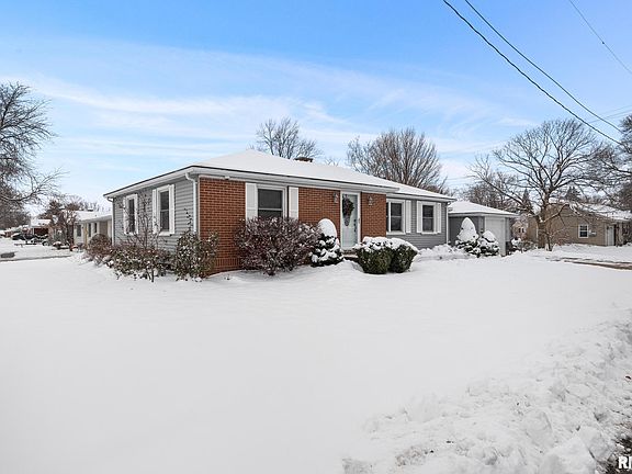 3rd image of 108 E Crestwood St