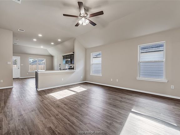 5th image of 1108 Highgarden Dr