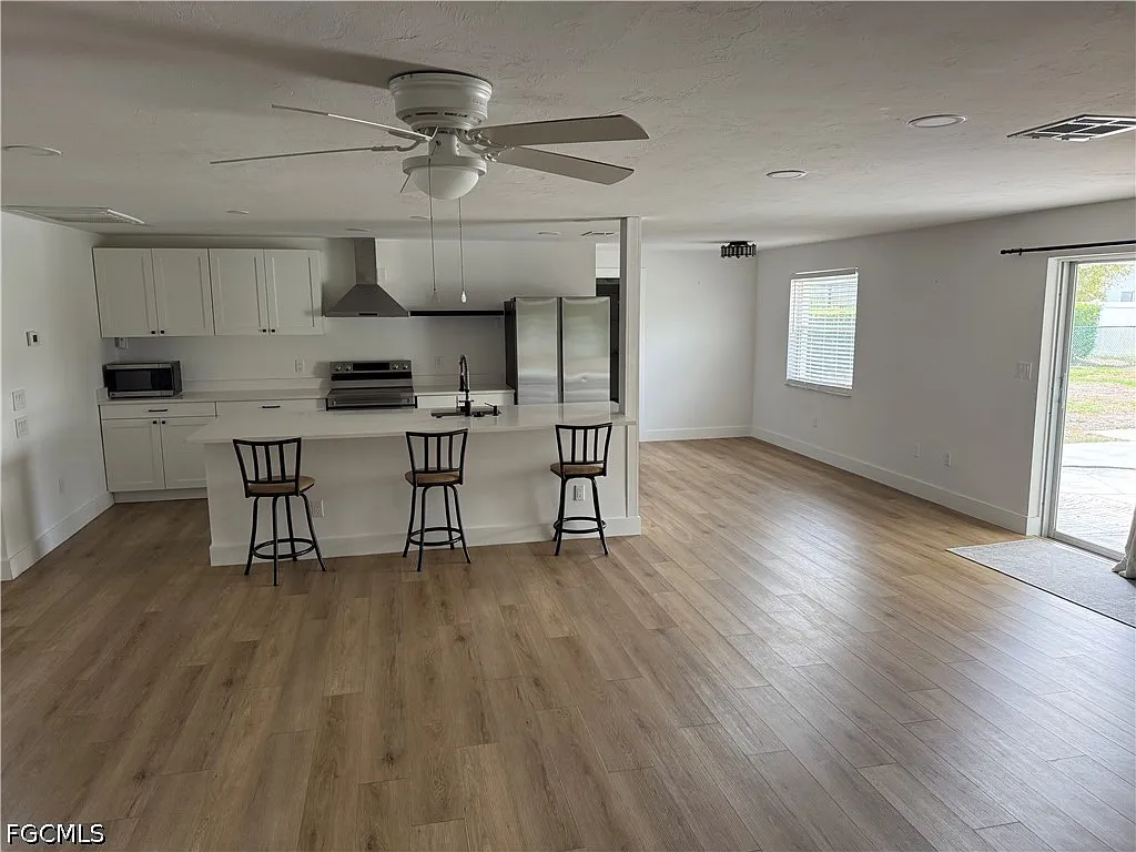 3 bed, 2.0 bath, 1754 sqft, $3,000 — Photo 2