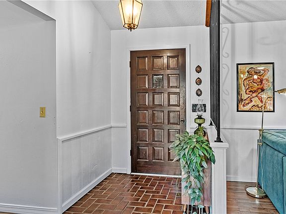2nd image of 9732 Palomino Dr
