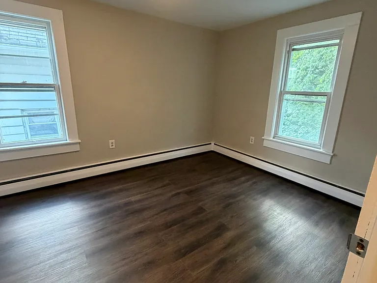 2040 Edna Ave — Photo 8