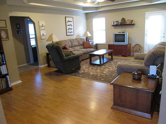 5th image of 200 Cherokee Ln