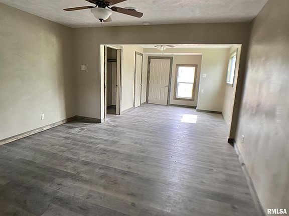 4th image of 207 W Sylvia Ave