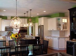 21 Delancey Ct, Pittsford, NY 14534