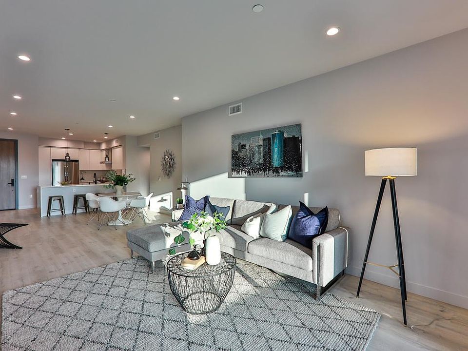 1st image of 900 Wilcox Ave #402