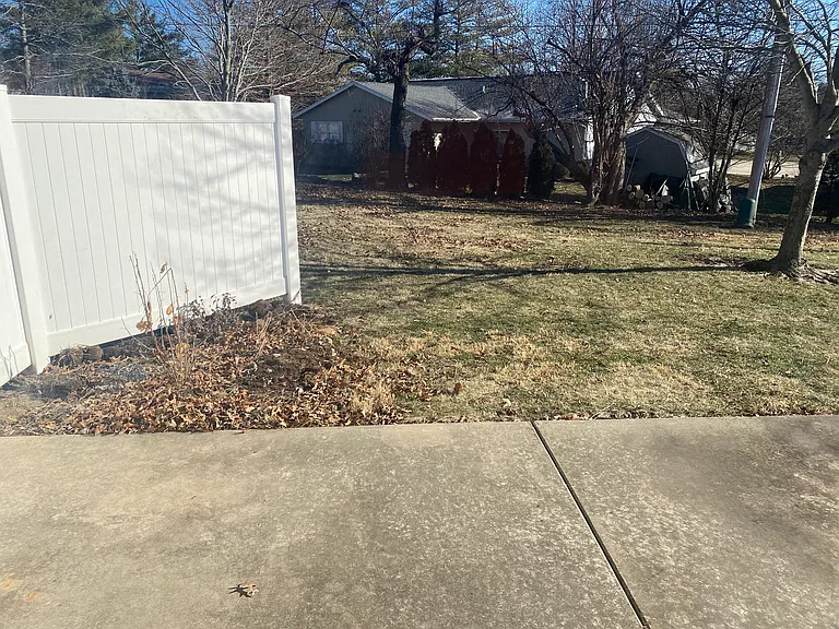 504 Colony Grv #A — Photo 8
