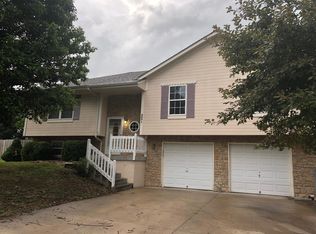 221 Broadmoor Dr, Raymore, MO 64083
