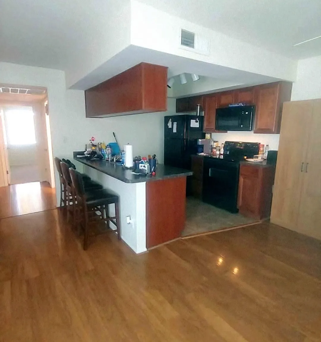 2 bed, 1050 sqft, $1,700 — Photo 1