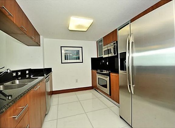 2nd image of 1800 N Bayshore Dr APT 1800