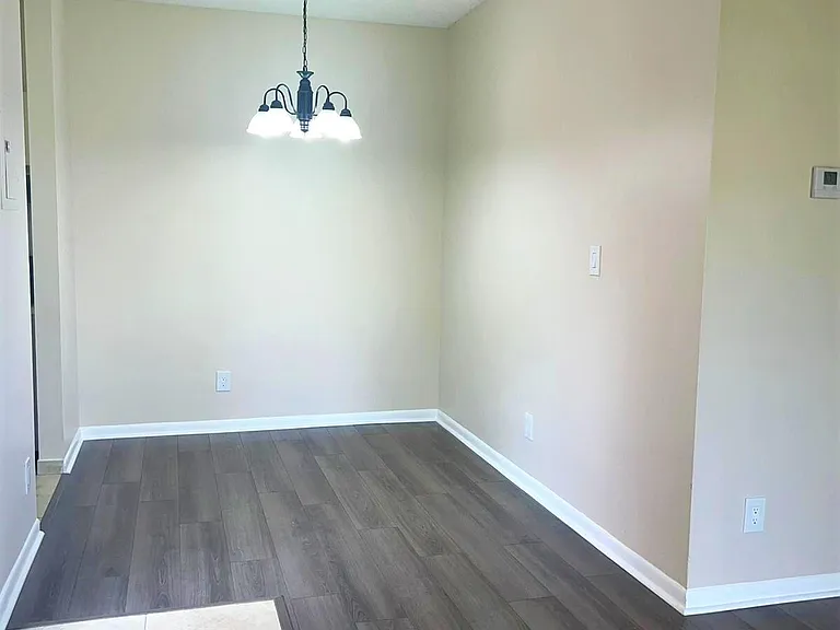 751 Cypress Ln #L7 — Photo 2