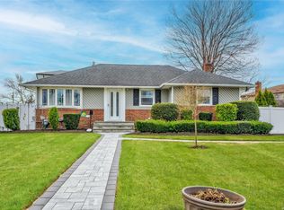 3578 Hunt Rd, Wantagh, NY 11793