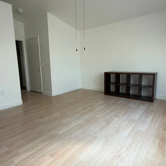 2050 Los Feliz St #102 — Photo 19