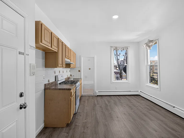 413 70th St #5 — Photo 9