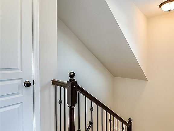 5th image of 832 Yorkshire Dr #16-103