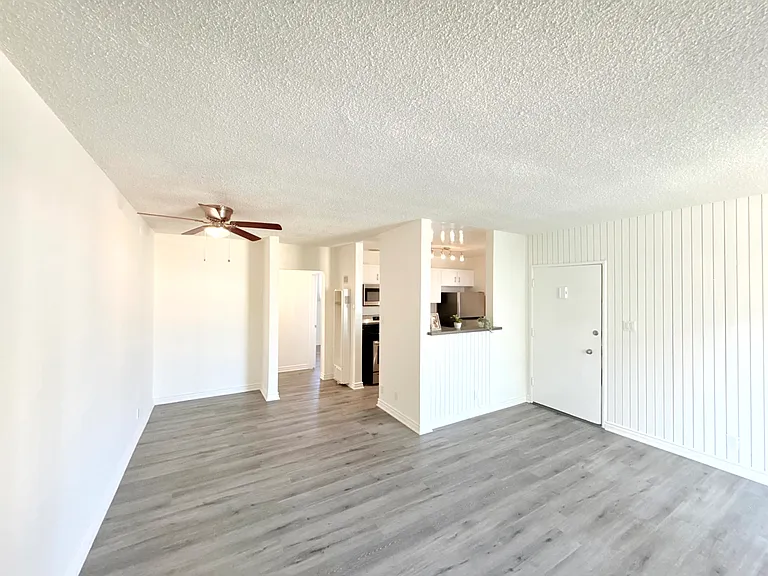1029 N. Ardmore Avenue — Photo 8