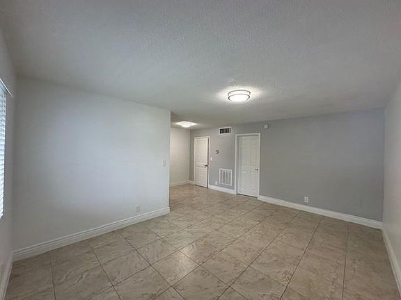 4th image of 110 NE 19th Ave #15