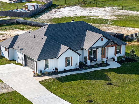 5th image of 111 Bluegrass Trl