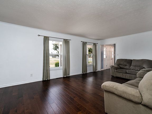 5th image of 267 Hillwood Dr
