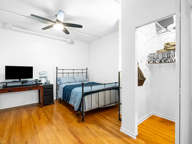 6 E Monroe St #1503 — Photo 11