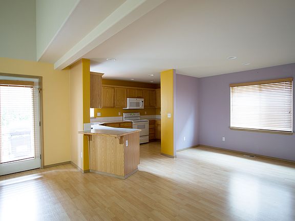 4th image of 11024 Meridian Ave S