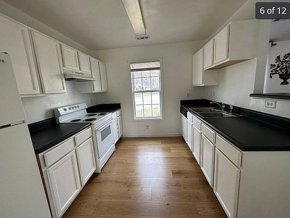 4th image of 4 Donnelly Ct #1