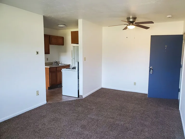 5058 Broadway — Photo 25