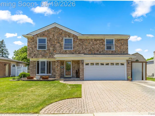 23312 E Fairway Dr, Woodhaven, MI 48183