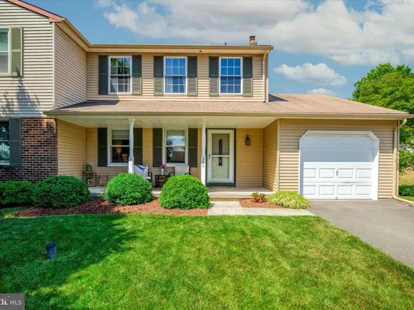 394 Windsor Dr, Harleysville, PA 19438