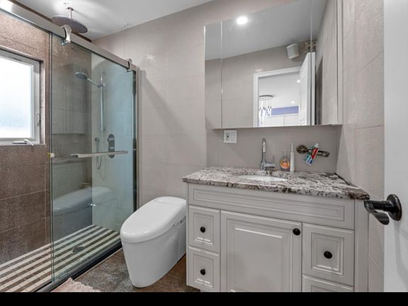 5th image of 6937 172nd St