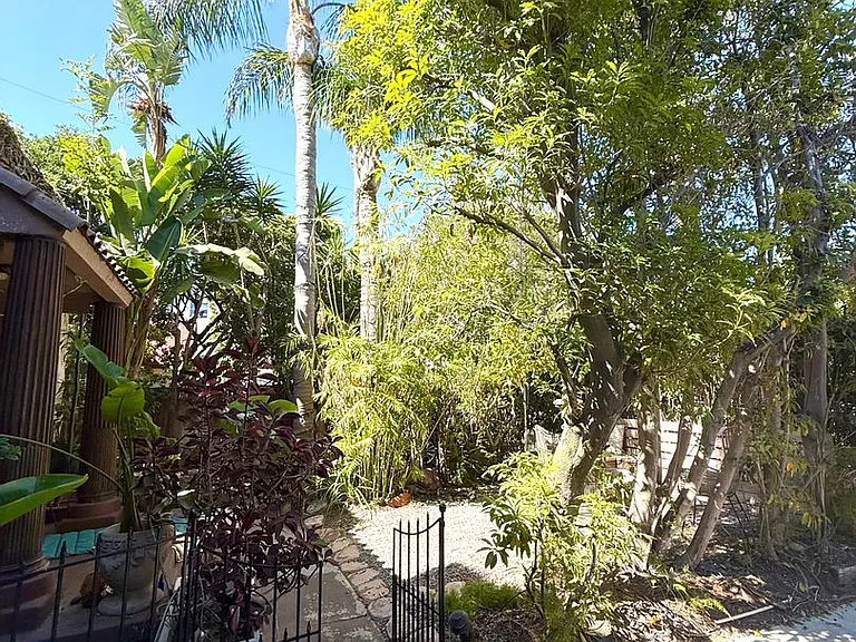 907 N Genesee Ave — Photo 13