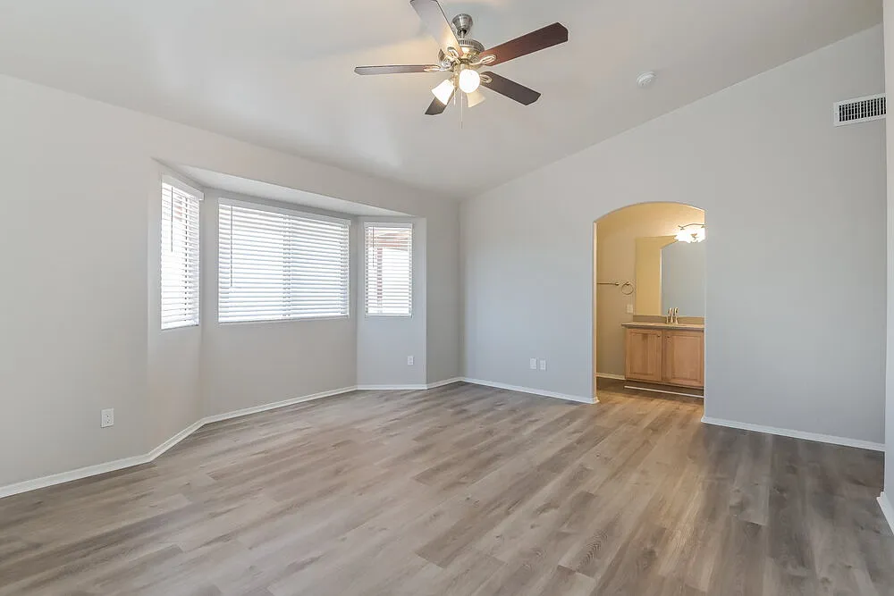 4 bed, 2.0 bath, 2156 sqft, $2,185 — Photo 4