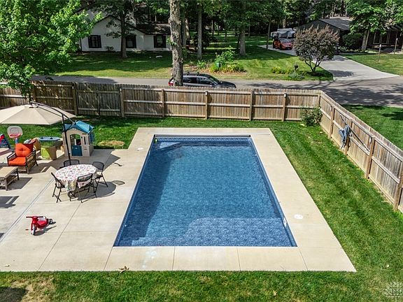 3rd image of 2850 Broken Woods Dr