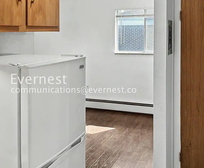 1305 Burton Ct #4 — Photo 7