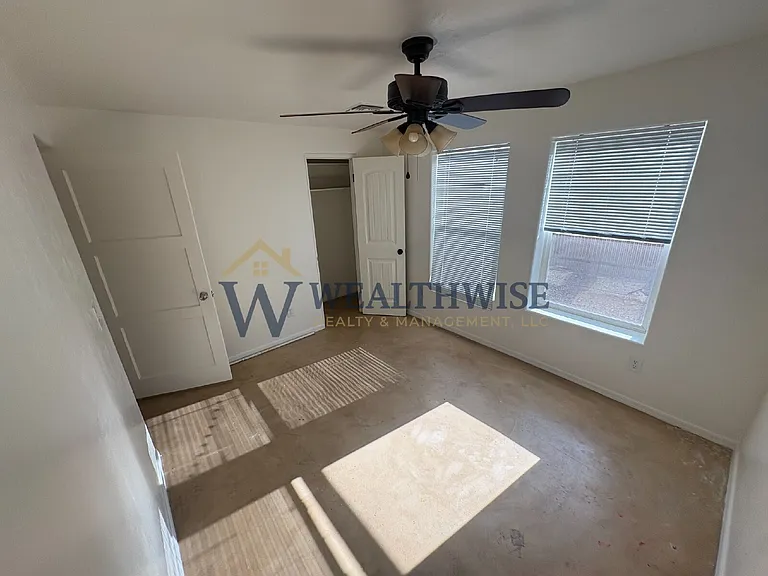 216 E Waverly St — Photo 6
