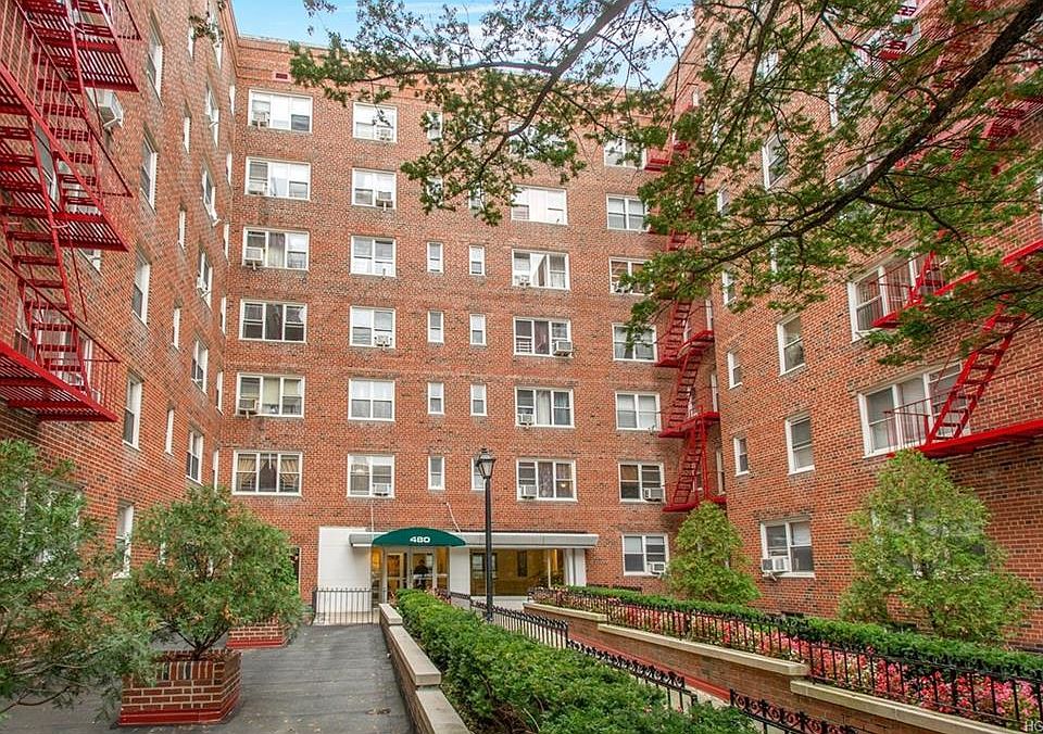 1st image of 480 Riverdale Ave APT 7O