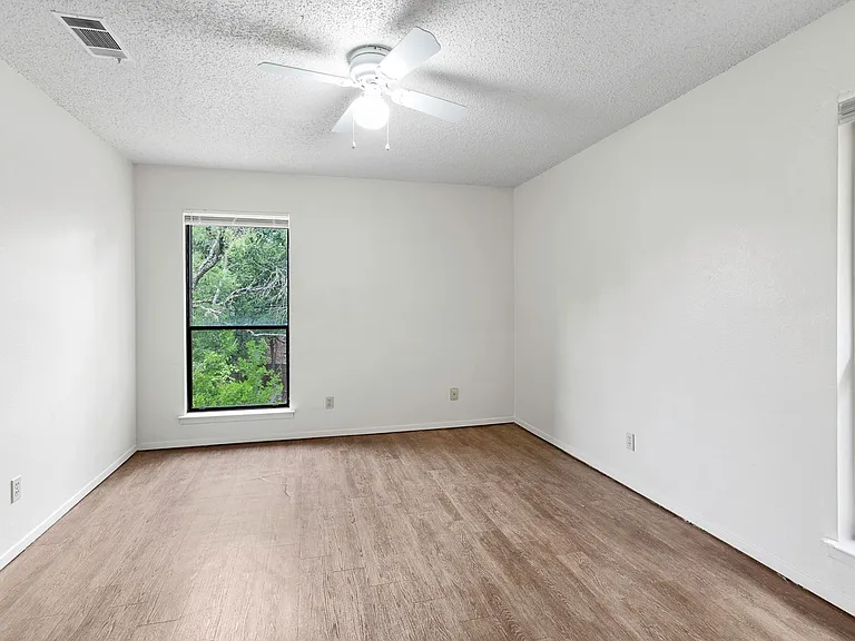245 Craddock Ave #D — Photo 7