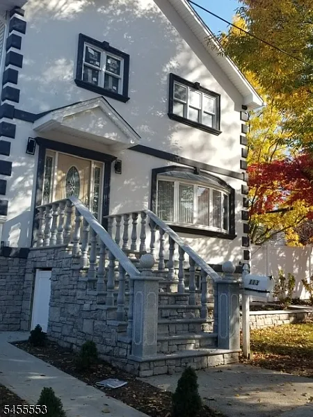 3 bed, 1.0 bath, $3,200 — Photo 1