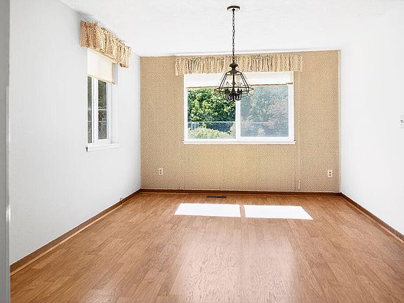 5th image of 2318 Marina Dr