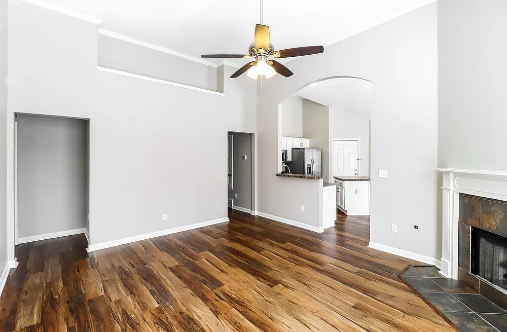3 bed, 2.0 bath, 1300 sqft, $1,725 — Photo 4