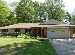 6798 Meadowood Dr, Mayfield Village, OH 44143