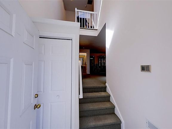 5th image of 10 Sparrow Cir